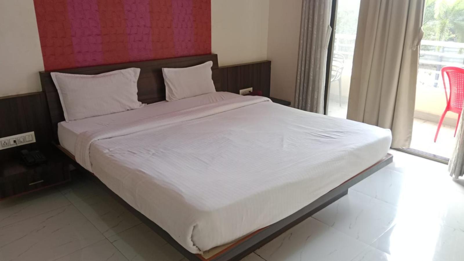 Hotel Swamiraj Indāpur 외부 사진