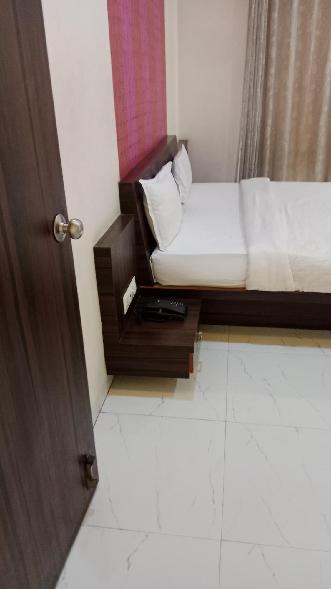 Hotel Swamiraj Indāpur 외부 사진
